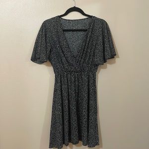 Women’s deep v dress with flowy short sleeves